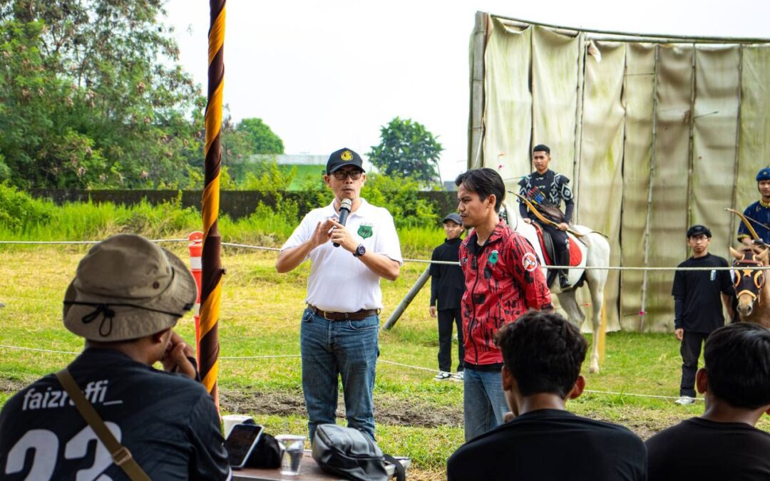 Atlet Monggolia Borong Piala Ketua Harian PP PORDASI Pusat dan Ketua Komisi HBA PP PORDASI Pusat di Event Liga Memanah Berkuda Indonesia